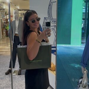 Meet your Posher, Olivia